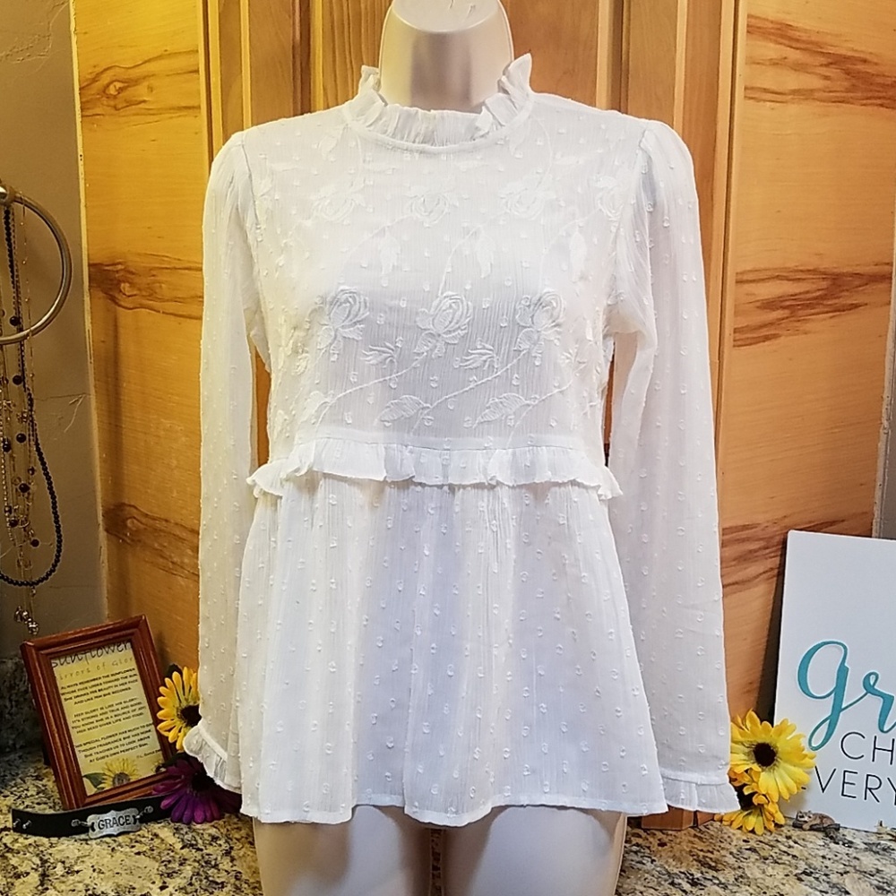 Meadow Rue size 0 white embroidered rose top Size 0 Small fit Medium